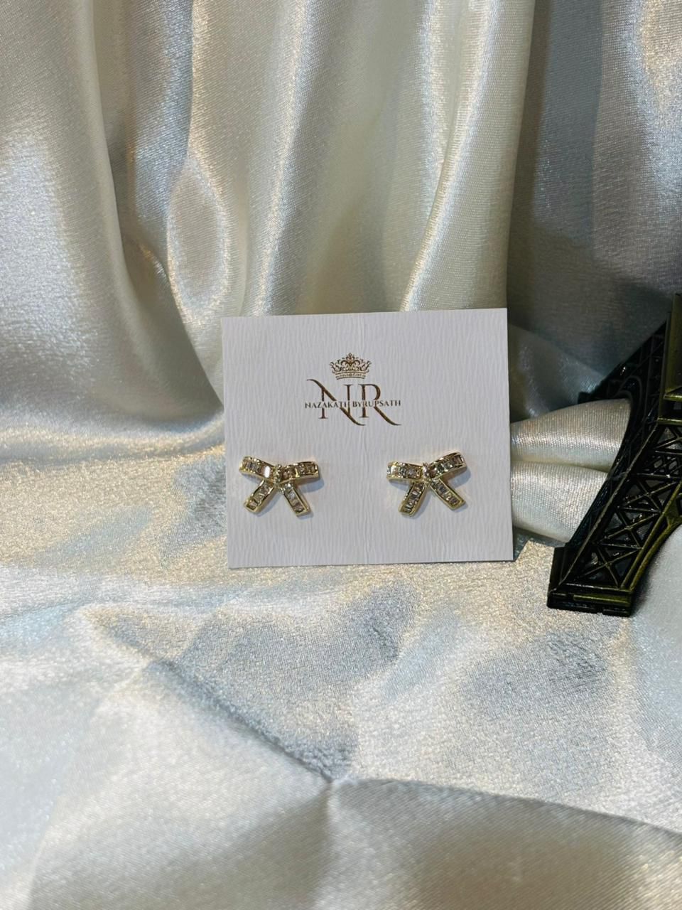 anti tarnish bow stud earring