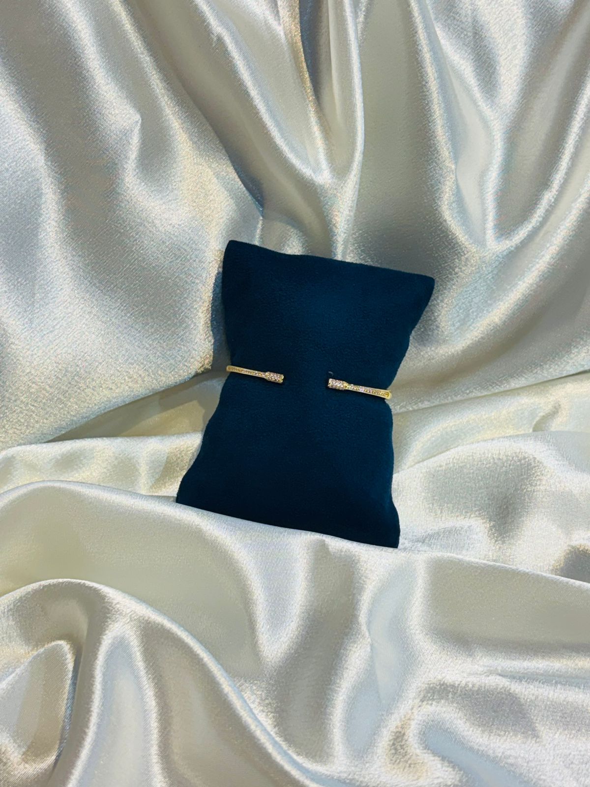 anti tarnish modern bracelet