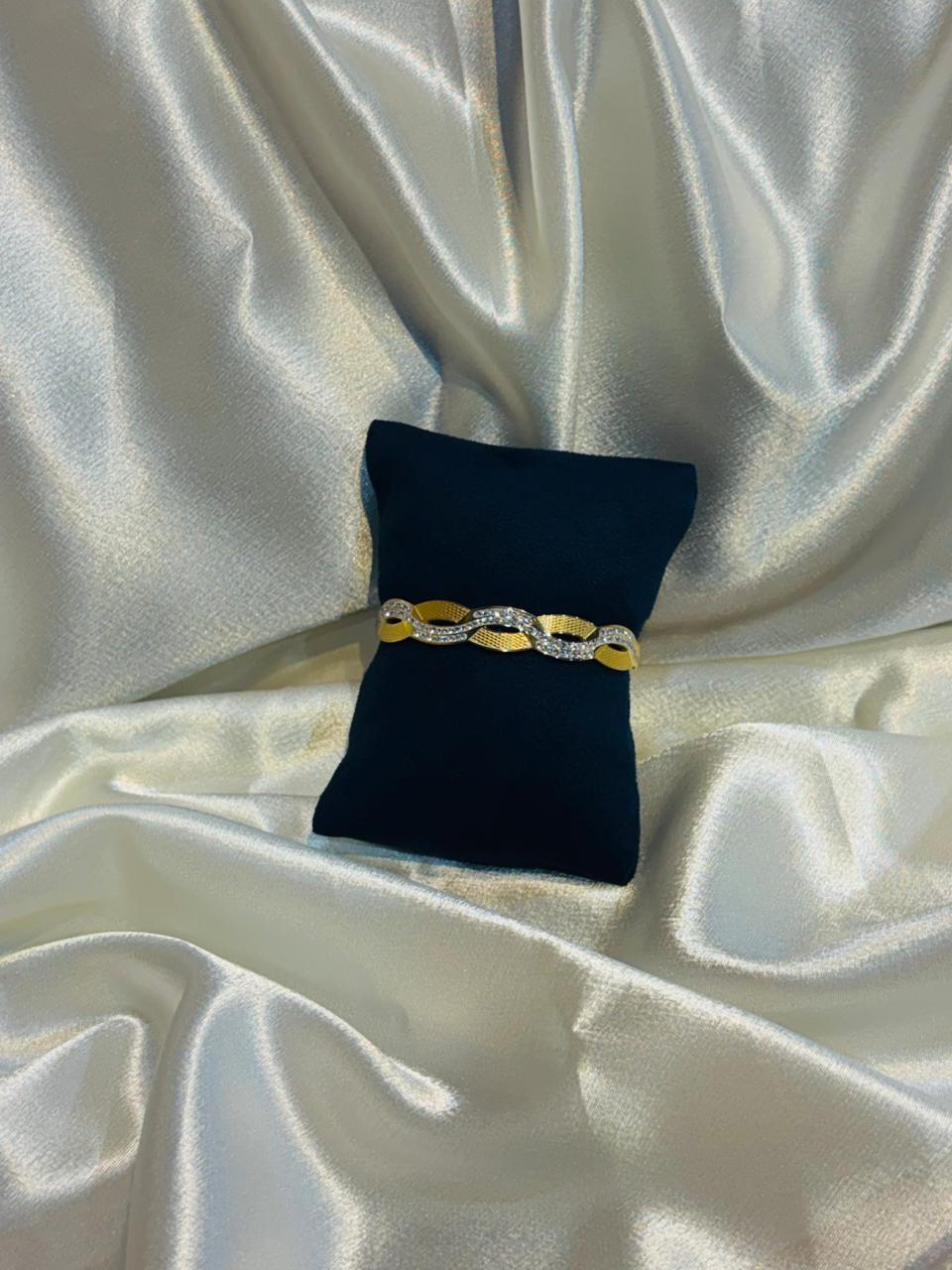 anti tarnish stylish bracelet