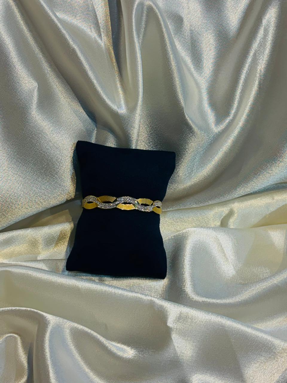 anti tarnish stylish bracelet